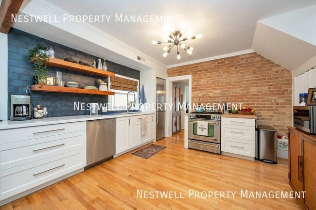 Building Photo - 334 N Almond St