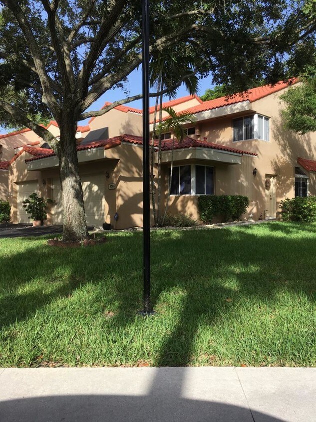 Primary Photo - 578 N University Dr