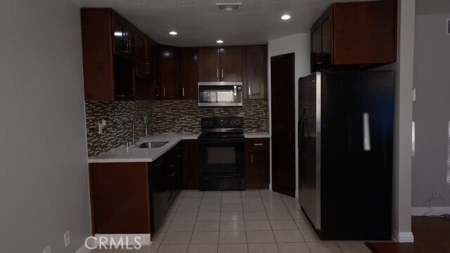 Foto del edificio - 18555 Collins St