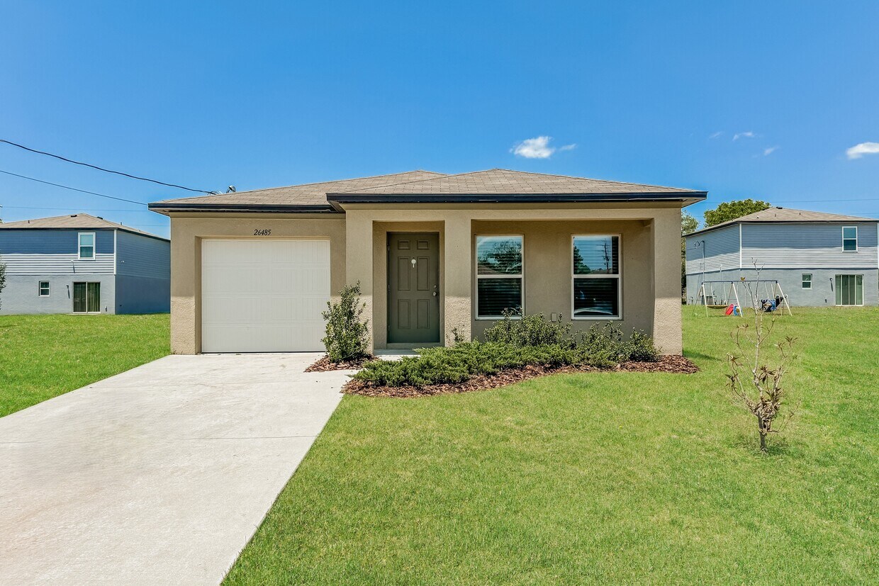 Foto principal - 26485 Wakefield Dr