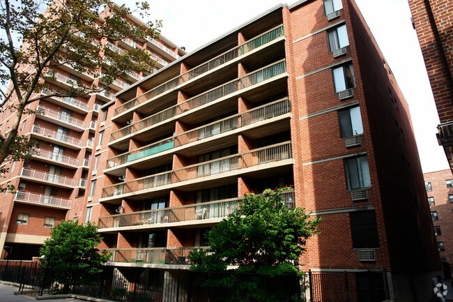 Building Photo - 13635 Maple Ave