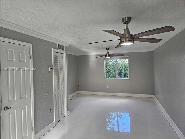 Foto del edificio - 8027 NW 8th St