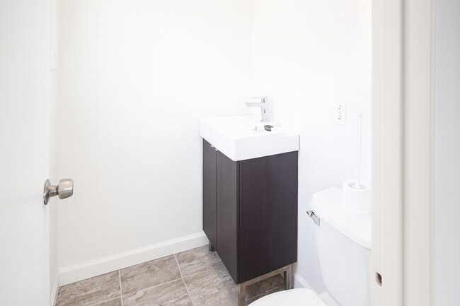 Building Photo - 1405 La Fonda Cir