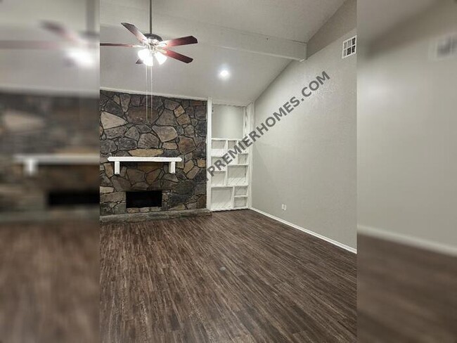 Foto del edificio - 10008 Southridge Dr