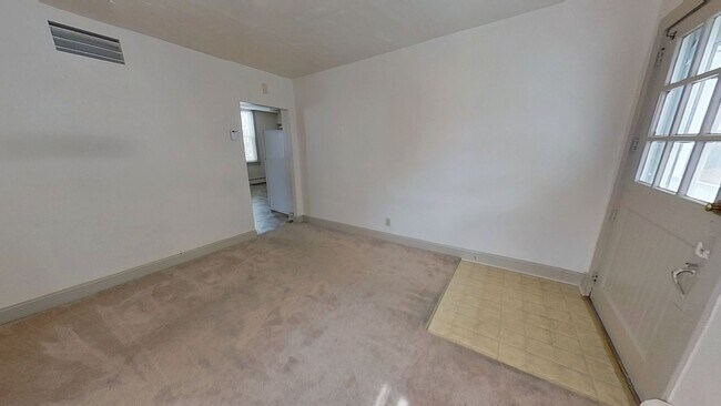 Foto del edificio - Spacious 2 Bedroom Apartment with Finished Loft