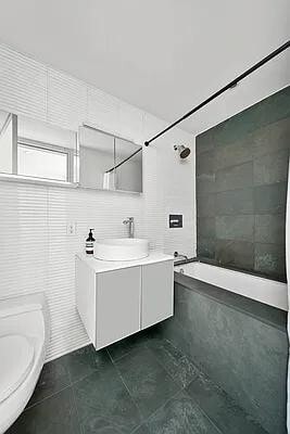 Foto del edificio - 425 E 13th St