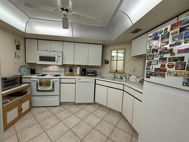 Foto del edificio - 7400 Sun Island Dr S