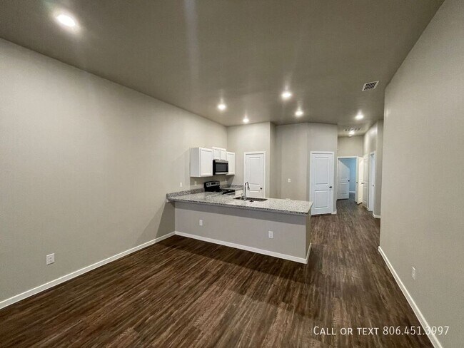 Foto del edificio - Like new 3/2 Duplex near 19th and Inler