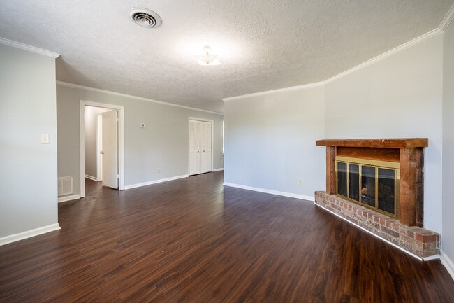 Building Photo - 2305 Oketo Dr