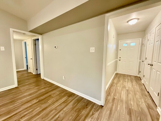 Building Photo - 14 Point West Cove