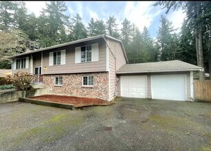 Building Photo - 3702 Mirror Lake Dr