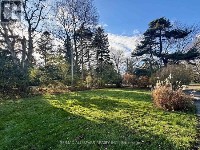 Building Photo - 25 Hill Crescent