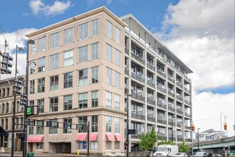 Building Photo - 353 W 4th St