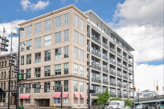 Building Photo - 353 W 4th St
