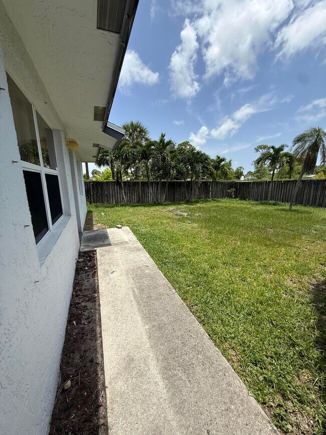 Foto del edificio - 3961 Park Ln