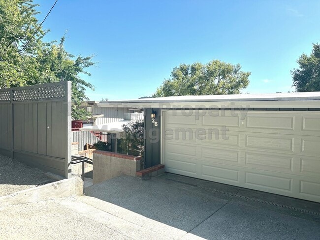 Building Photo - Beautifully Remodeled 4 Bedroom / 3 Bath /...