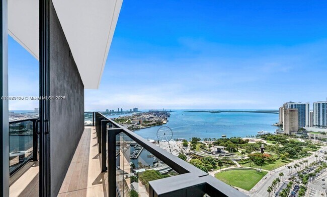 Foto del edificio - 398 NE 5th St
