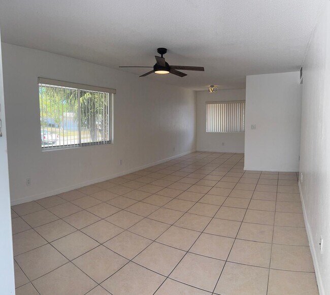 Building Photo - 305 Ridge Blvd