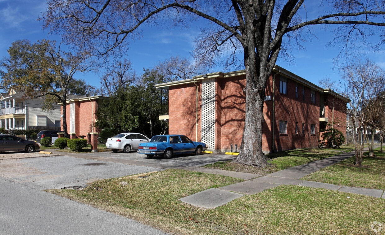 Primary Photo - 425 E 9th St