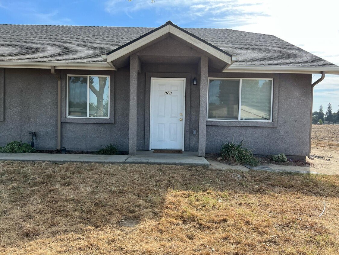 920 Mehlert St, Kingsburg, CA 93631 Condo for Rent in Kingsburg, CA