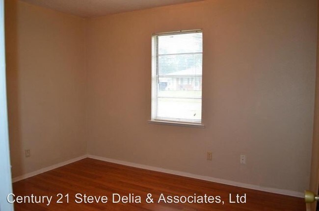 Building Photo - 305 Ivy St