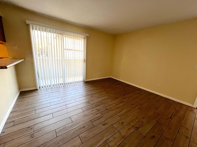 Building Photo - 2bed/2bath first floor condo