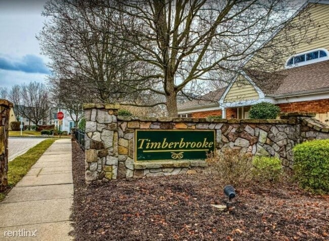 Building Photo - 3 br, 2.5 bath Townhome - 502 Timberbrooke Dr