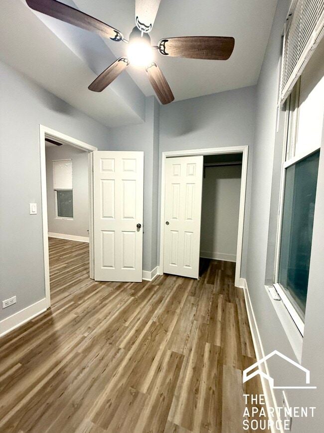 Building Photo - 942 N Elston Ave