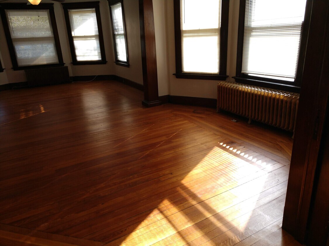 living room - 429 Edgewood Ave