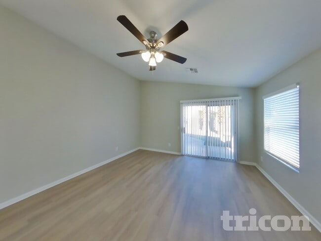 Foto del edificio - 7368 W Flynn Ln