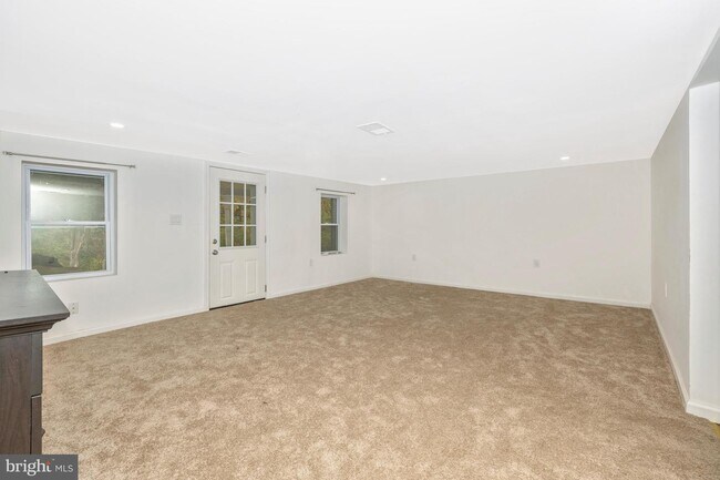 Building Photo - 5040 Witmers Ln