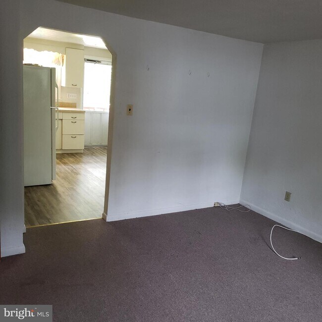 Building Photo - 56 Pineside Dr