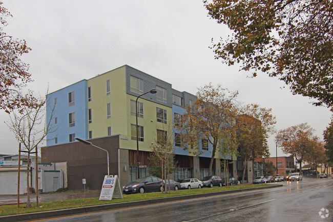 Primary Photo - Avenue West
