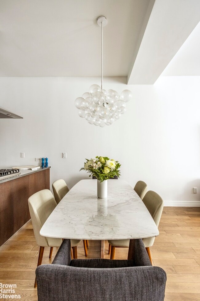 Building Photo - Mint 2 Bed Loft on Madison Sq Park
