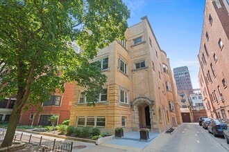 Building Photo - 429 W Wellington Ave