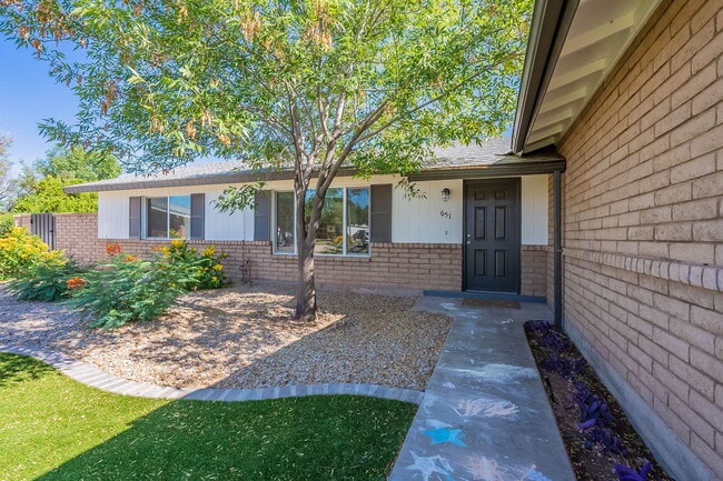 Building Photo - 651 E Kael Cir