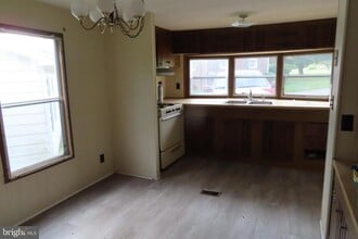 Building Photo - 14169 Buchanan Trail W