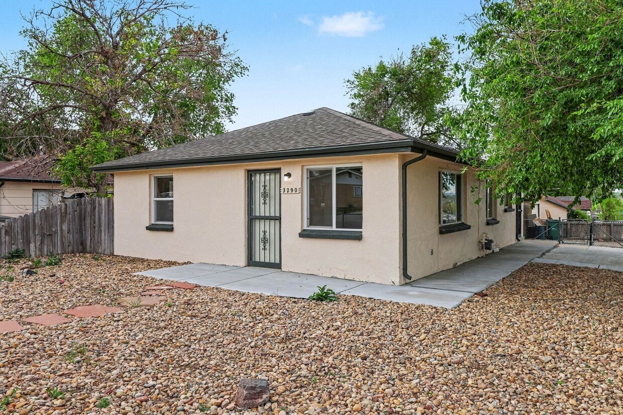 Newly remodelled 3 bedroom ranch - available May 1st!!! - Newly remodelled 3 bedroom ranch - available May 1st!!!