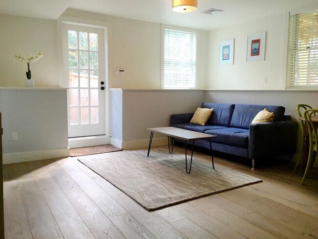 Building Photo - 5 Park Ln