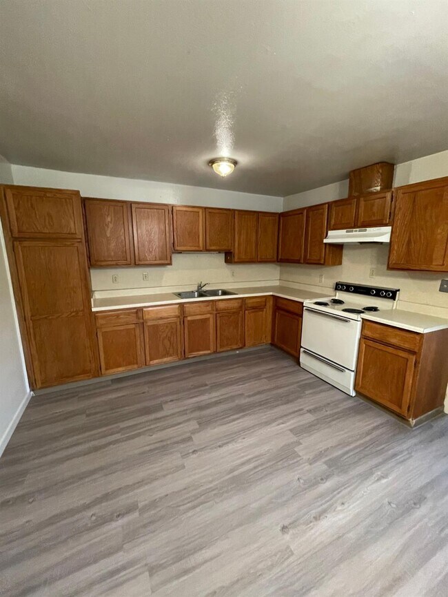 Building Photo - 2121 33rd St