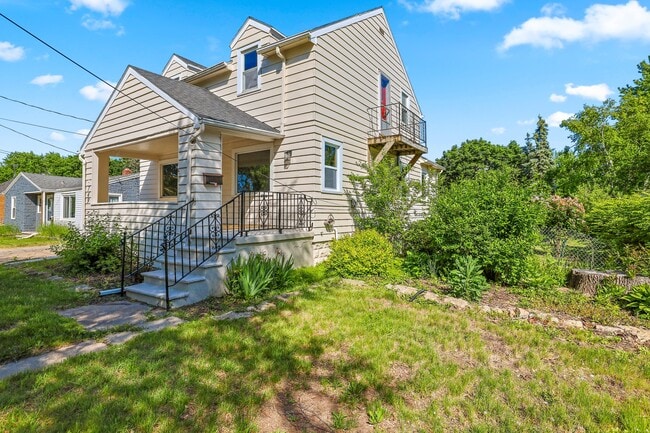 Building Photo - 749 Appleton Rd
