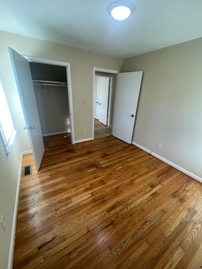 Building Photo - 3 bd 1 ba ranch house