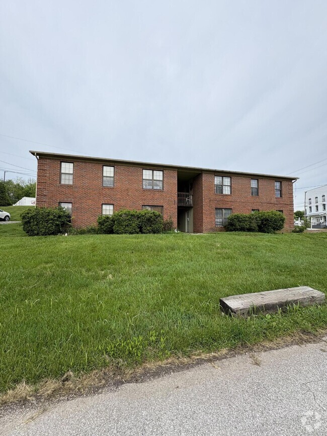 Building Photo - 121 N Brand St
