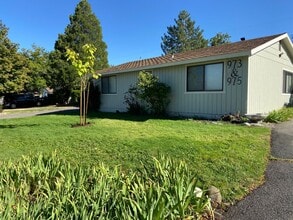 Building Photo - 973 Holman Way