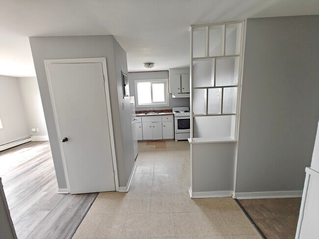 Photo du bâtiment - Refreshed 2 Bed Move In May 1