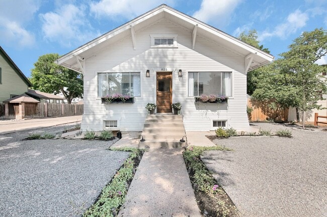 Building Photo - Elegant Fully Furnished 1BR Basement Suite...