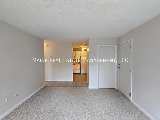 Building Photo - 10 Tall Pines Dr