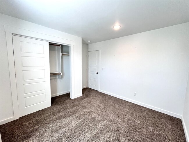 Building Photo - 950 Ventnor Ave
