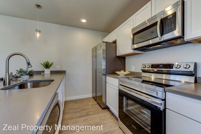 Building Photo - 1 br, 1.5 bath House - 302 E Chester Street B