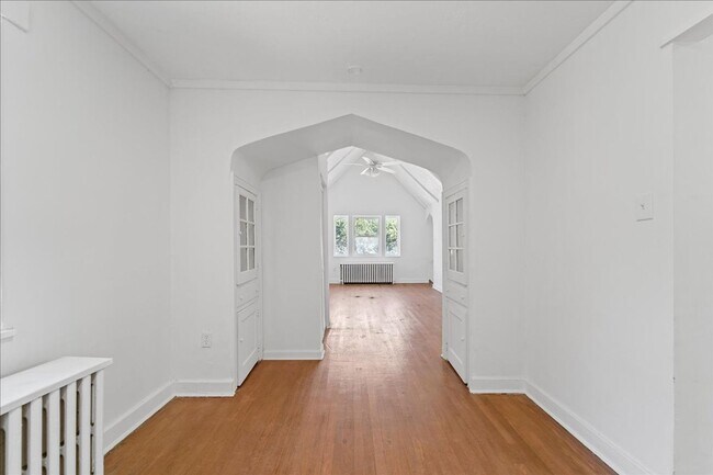 Foto del edificio - 3847-3849 Beechwood Blvd